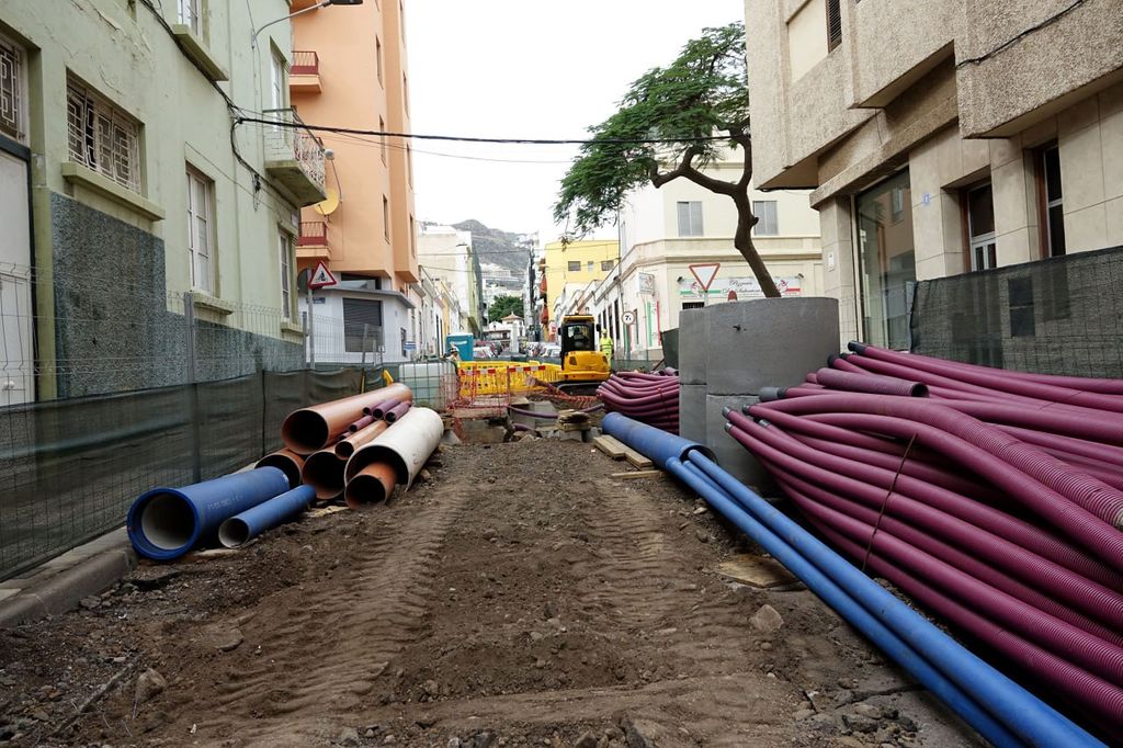 Una fuga de agua causa estragos en Santa Cruz de Tenerife