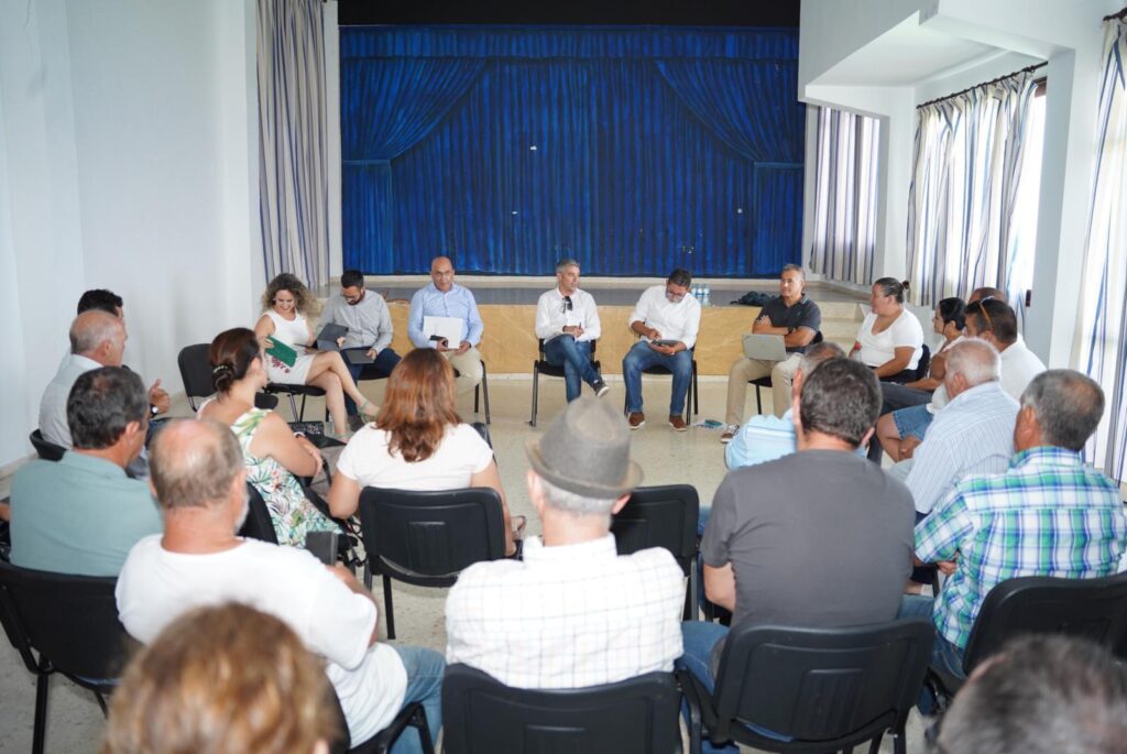 Reunión del Gobierno de Canarias con los agricultores herreños / Gobierno de Canarias 