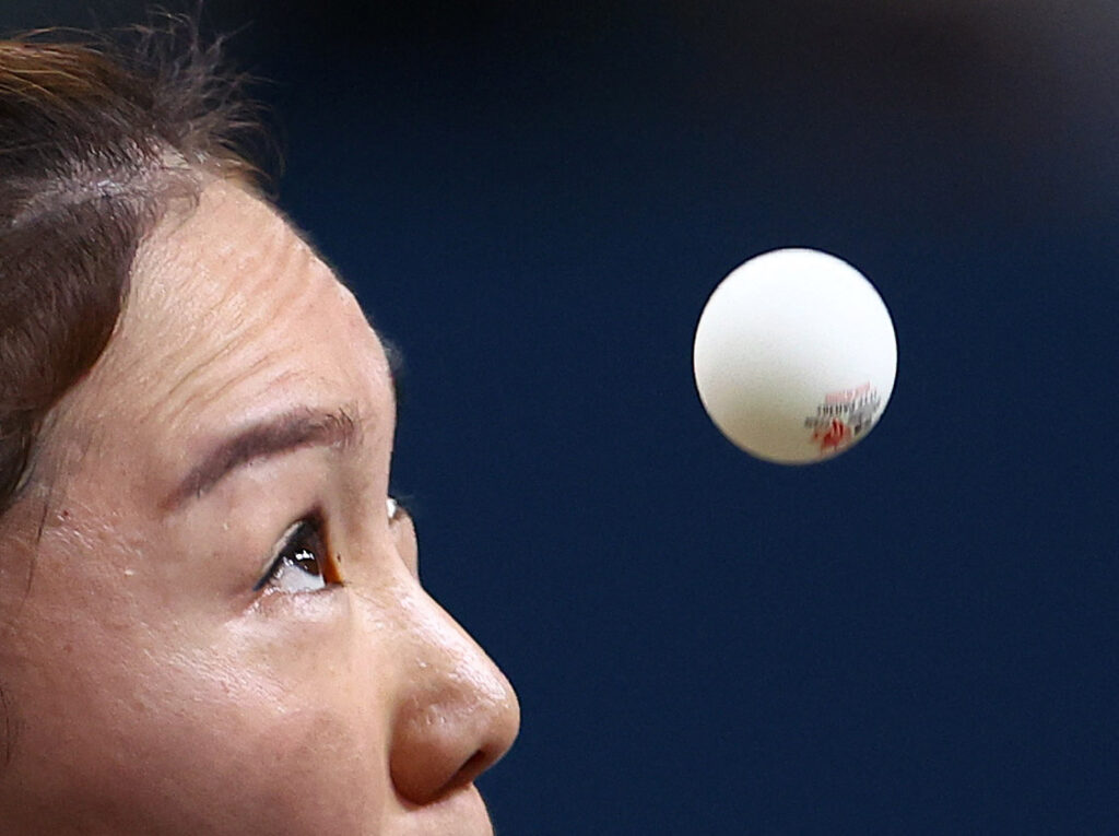 Juegos Olímpicos de París 2024 - Tenis de mesa - Dobles mixtos - Ronda de 16 - South Paris Arena 4, París, Francia - 27 de julio de 2024. Xiaona Shan de Alemania en acción durante su partido de octavos de final contra Georgina Pota de Hungría. REUTERS/Stephanie Lecocq