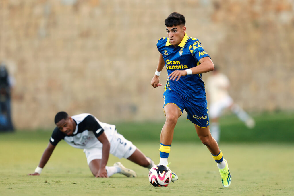 Luis Carrión jugó con dos equipos diferentes en cada una de las dos partes del partido / UD Las Palmas 