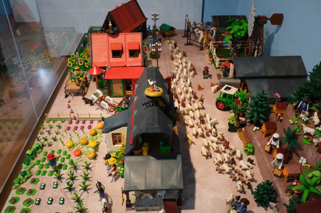 La exposición estará disponible hasta febrero de 2024 e incluye más de 3.000 piezas de Playmobil