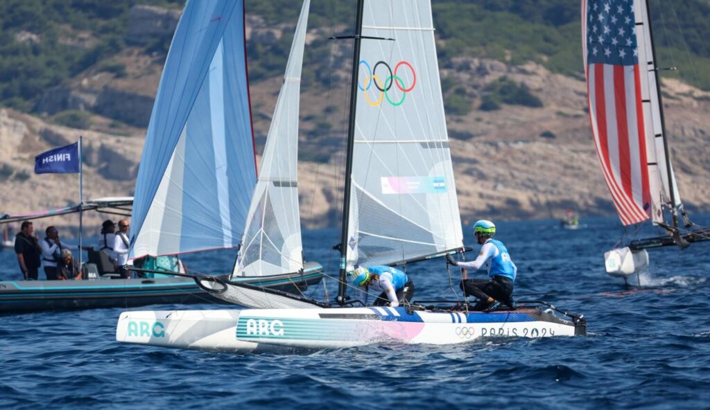 Los canarios Tara Pacheco y Andrés Barrio, tripulación de la clase Nacra 17 en los Juegos de París 2024, disputaron este martes la cuarta y última jornada clasificatoria para la Medal Race