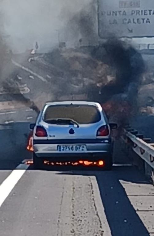 Arde un vehículo en la TF-1 Fuente 112