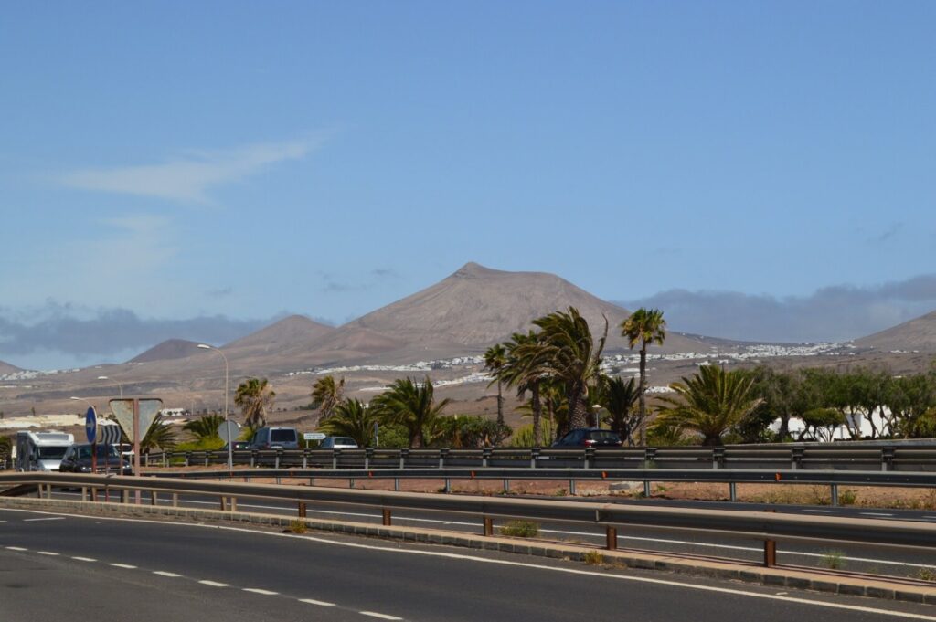 Desvío del tráfico en la carretera LZ-2 este jueves por la noche hacia Playa Honda