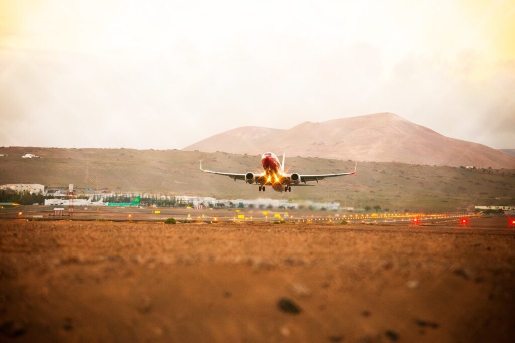 Los aeropuertos en Canarias operarán casi 1.300 vuelos este sábado