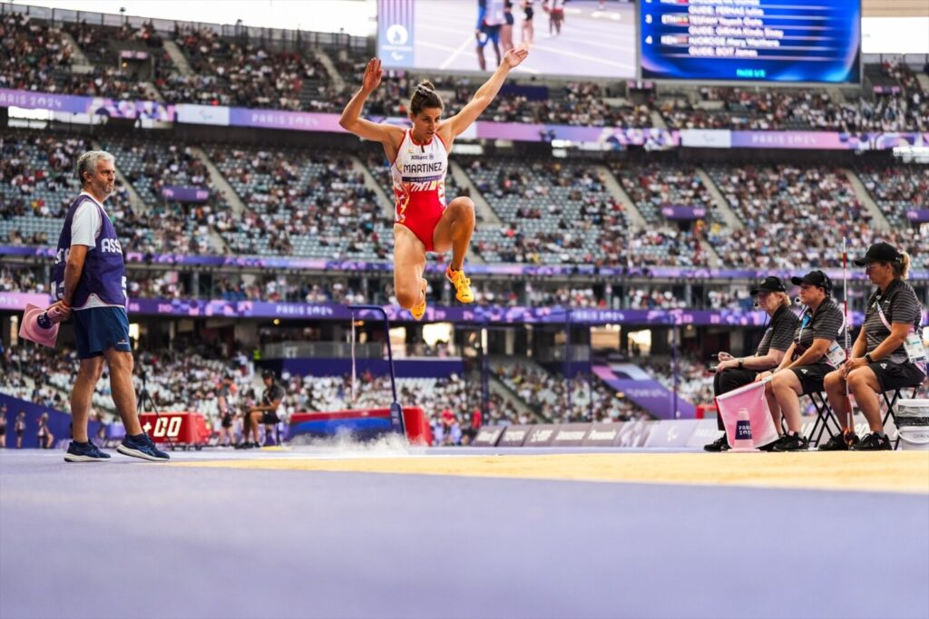 Sara Martínez, plata en París, anuncia su retirada del atletismo