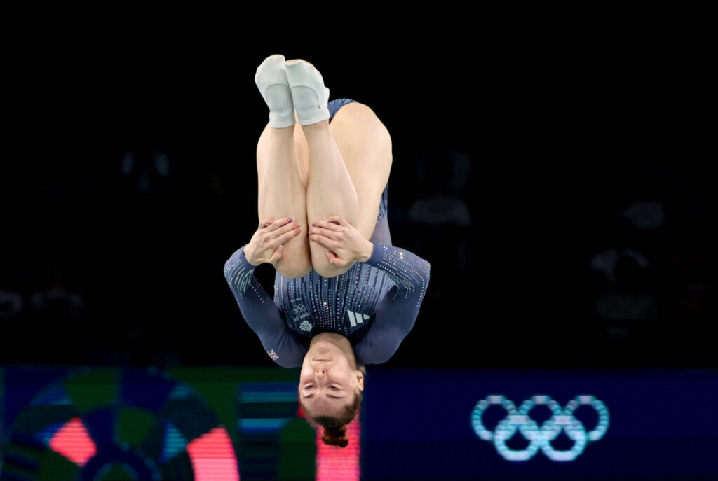 Juegos Olímpicos de París 2024 - Trampolín - Calificación de mujeres - Bercy Arena, París, Francia - 02 de agosto de 2024. Isabelle Songhurst de Gran Bretaña en acción. REUTERS/Mike Blake