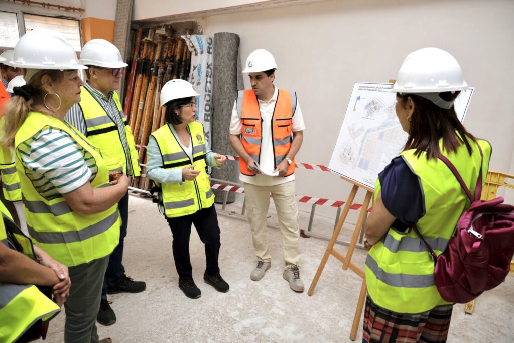 La alcaldesa de Las Palmas de Gran Canaria, Carolina Darias, visitó este miércoles las obras de remodelación del antiguo Colegio Gutiérrez Rubalcava, que se convertirá en la nueva Casa de la Infancia y la Familia