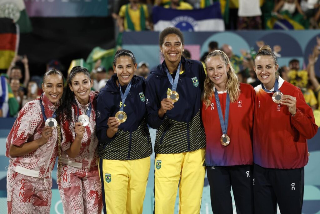 Un DJ grancanario apacigua los ánimos durante la final de voley playa en París 2024