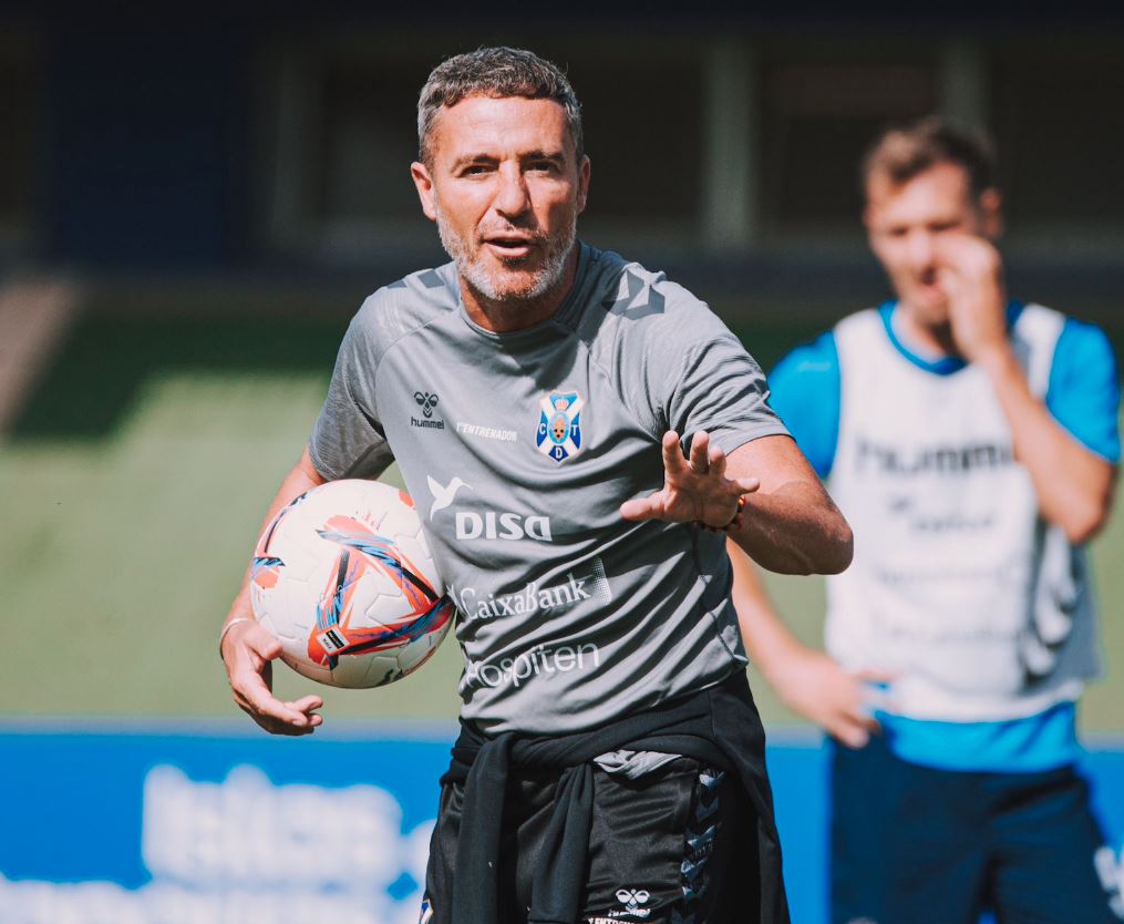 Oscar Cano, entrenador de Club Deportivo Tenerife Fuente Cuenta oficial de X del CD Tenerife