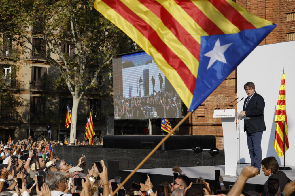 Puigdemont llega a España 

BARCELONA, 08/08/2024.- El expresidente catalán Carles Puigdemont, interviene en el acto de bienvenida para el que miles de independentistas EFE/ Alberto Estevez