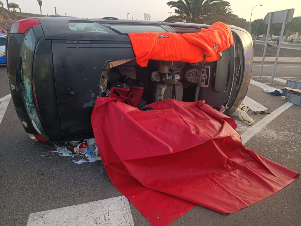 Rescate tras un choque de dos vehículos en la Rotonda del Cabildo, en Lanzarote