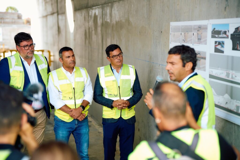 Visita a las obras del paso inferior en la LZ-2 en Playa Honda. Imagen Gobierno de Canarias