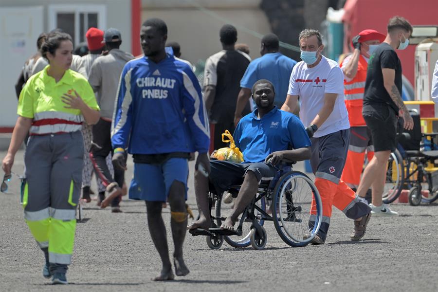 Grupo de migrantes llegados a El Hierro el miércoles, 28 de agosto. Imagen EFE