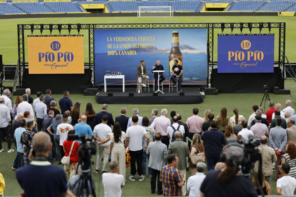 La Unión Deportiva Las Palmas ha marcado un antes y un después en su historia al presentar oficialmente su propia cerveza, la 'Pío Pío'