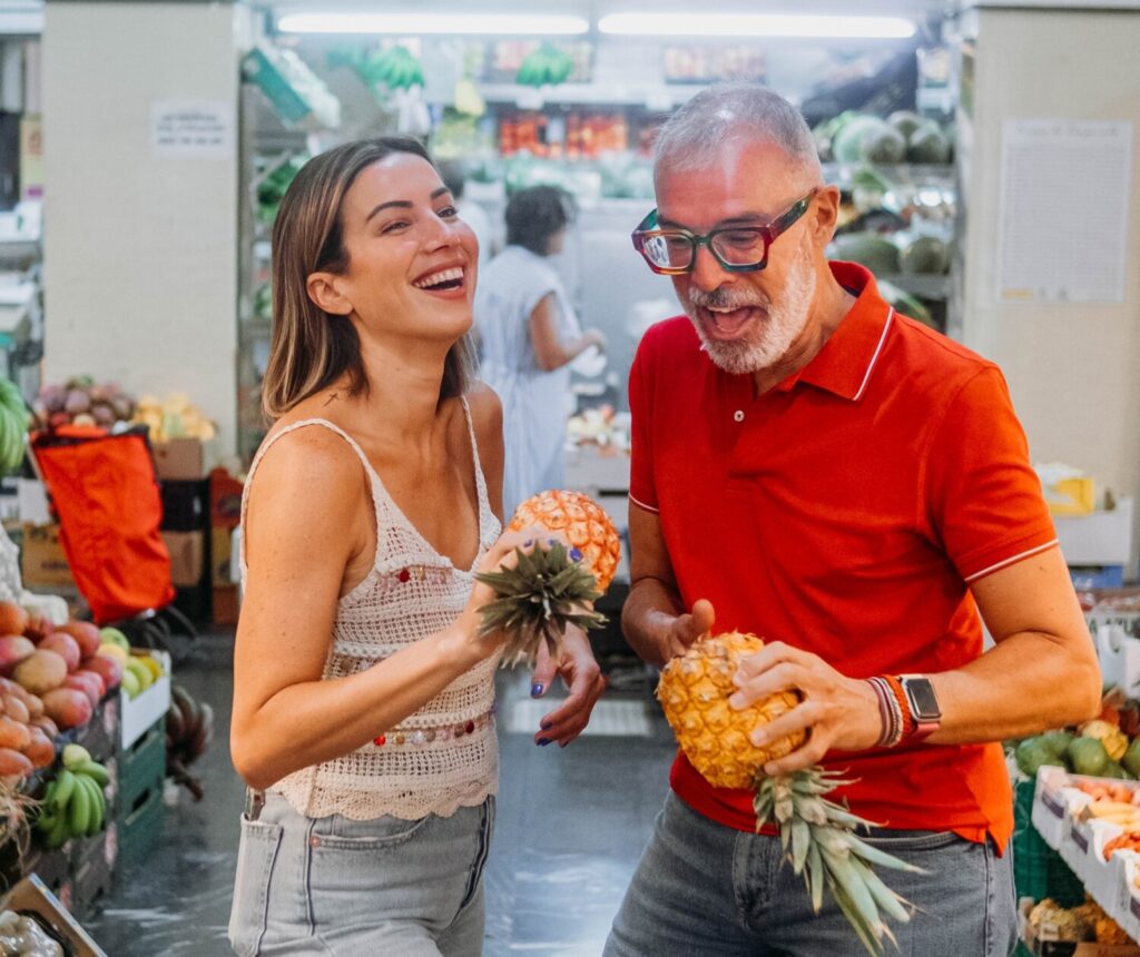 Catha González y Kiko Barroso, presentadores de 'Como en casa'