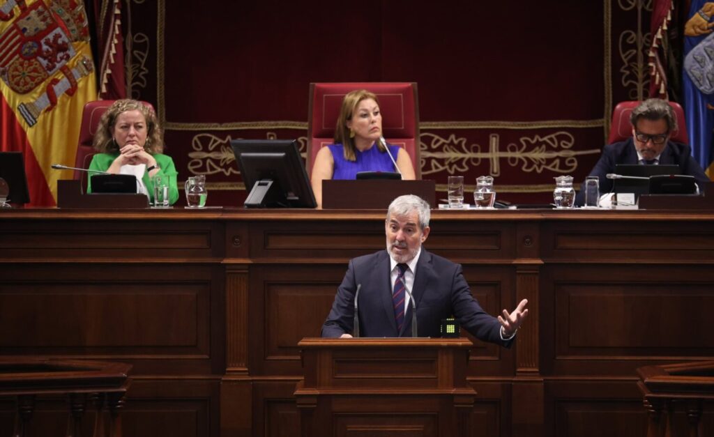 Comparecencia del presidente de Canarias, Fernando Clavijo, en el Parlamento de Canarias. Imagen Parlamento de Canarias