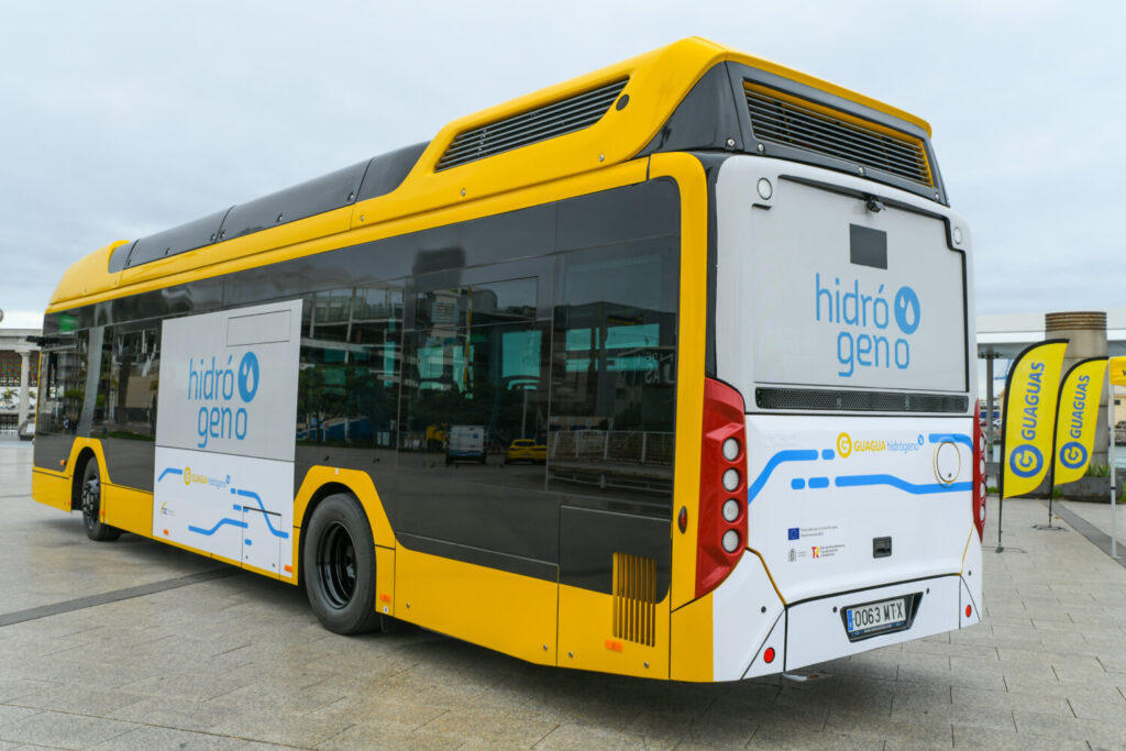 Primera guagua de hidrógeno en Las Palmas de Gran Canaria. Foto cedida