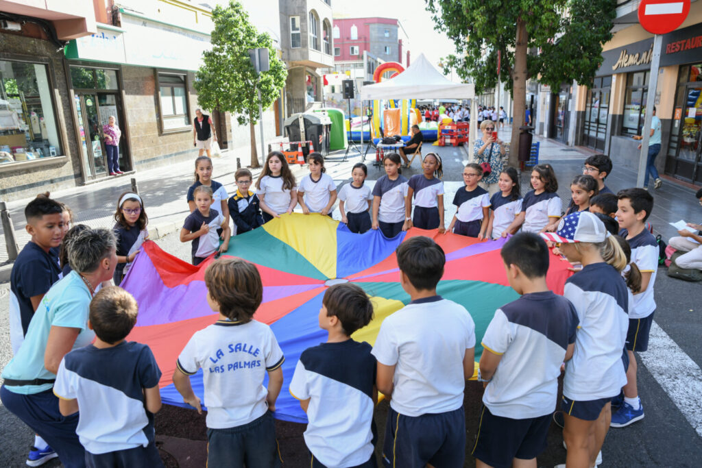 Alumnos de la zona de Las Alcaravaneras en la presentación de la ZBE / Ayuntamiento de Las Palmas de Gran Canaria