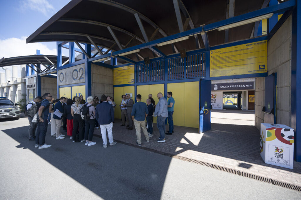 Los técnicos de la FIFA en el Estadio de Gran Canaria. Fuente: Cabildo de Gran Canaria