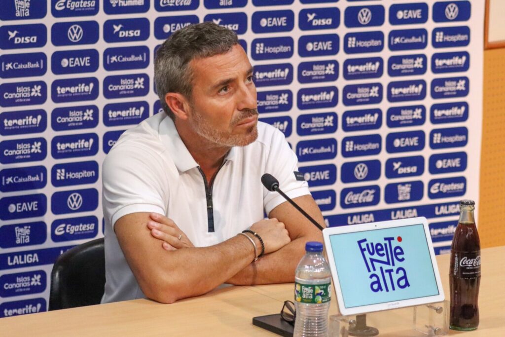 Exentrenador CD Tenerife Óscar Cano