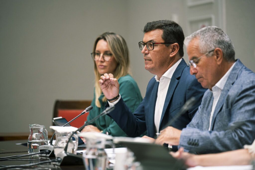 Presentada la modificación de la normativa de transporte en la Comisión de Cabildos Insulares del Parlamento de Canarias. Imagen Gobierno de Canarias