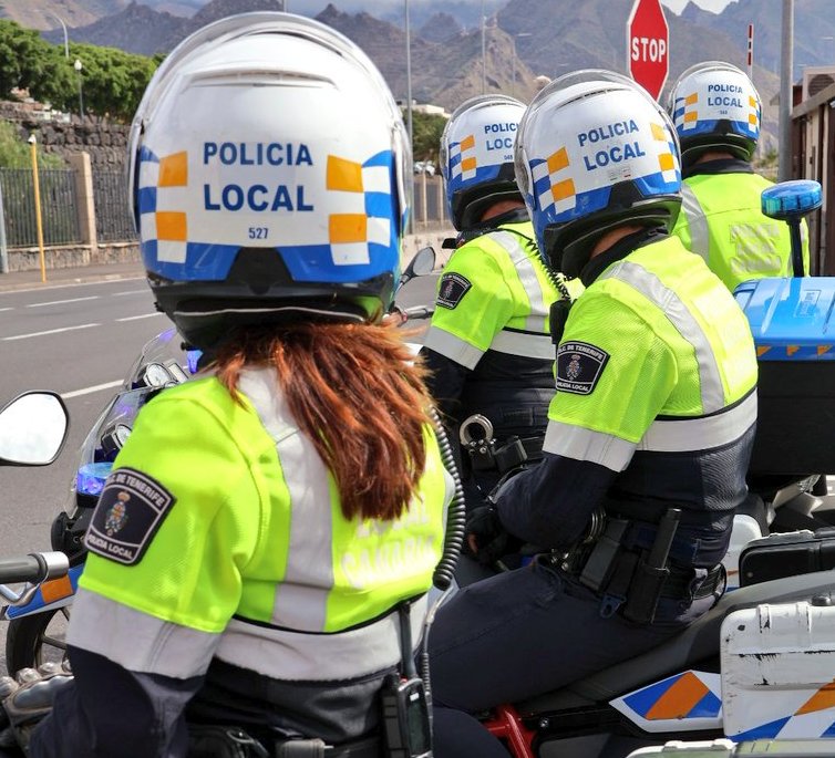 Agentes de la Policía Local de Santa Cruz de Tenerife. Imagen @PoliciaLocalSC