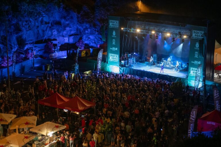 Más de 1.000 voces corearon los grandes temas del rock español en el Rock & Road