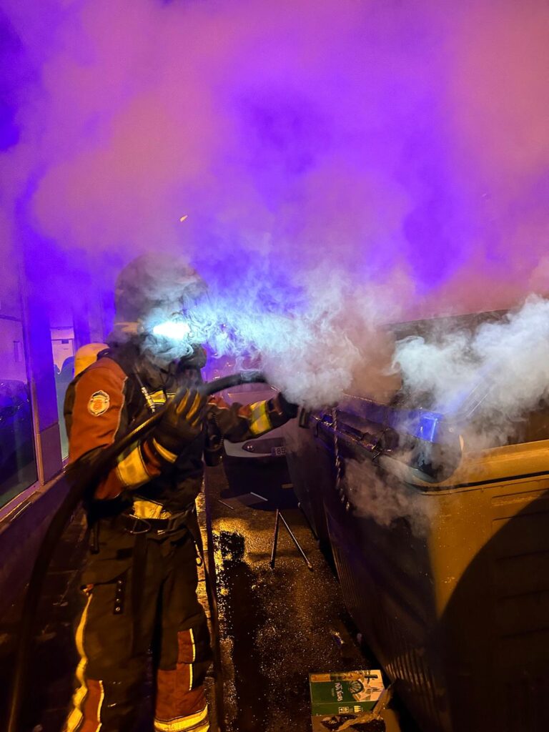 Incendio de un contenedor en la calle  La Carmen de Arrecife, Foto: Bomberos de Lanzarote