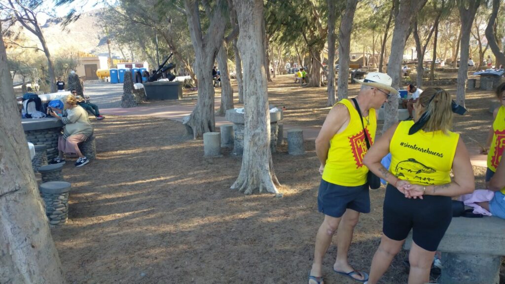 Muchos vecinos desde primera hora de la mañana comienzan a prepararse para una larga jornada de celebración en La Aldea / RTVC / Miguel Quintana 