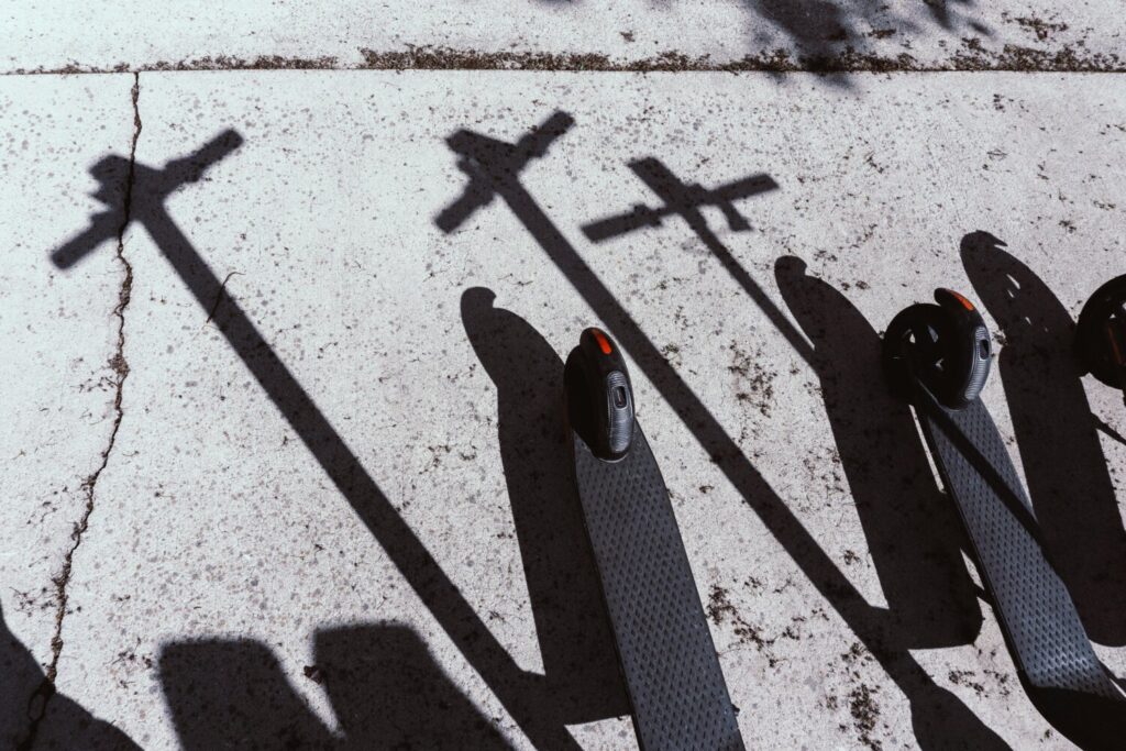 Herido grave un joven al chocar con su patinete contra un turismo en Tías, Lanzarote