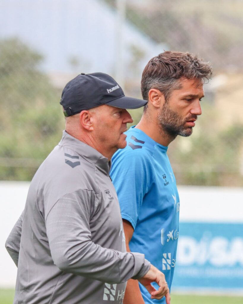 Pepe Mel junto a Aitor Sanz, capitán del equipo en su primer entrenamiento / CD Tenerife