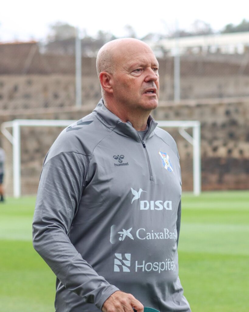 El nuevo entrenador blanquiazul se ha puesto al frente del equipo en el Ciudad Deportiva Javier Pérez / CD Tenerife