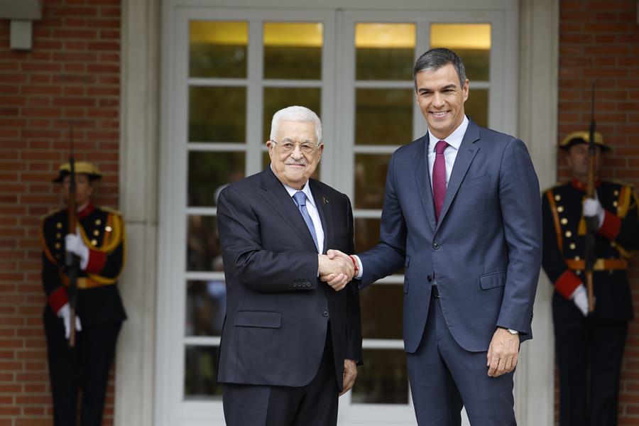 Sánchez se reúne con Abás tras reconocer España el Estado palestino