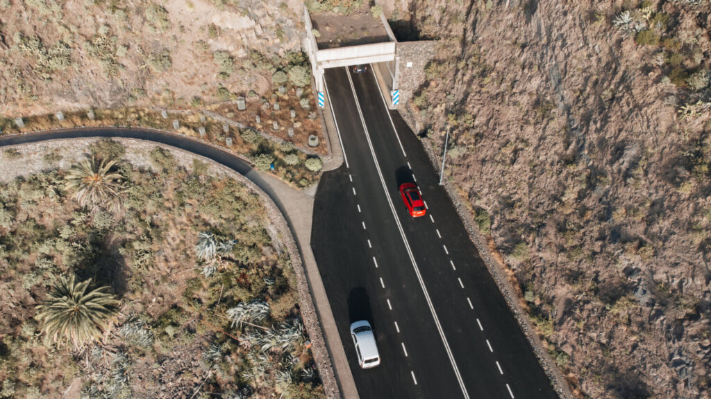 Cortes intermitentes en la GM-1 (La Gomera). Imagen aerea de la zona de la carretera que va a ser cortada por trabajos de asfaltado/Cabildo de La Gomera