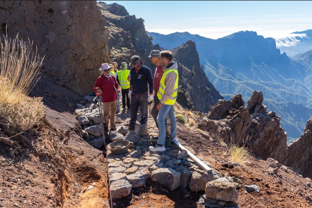 Canarias destina 985.000€ a la mejora de la Red de Senderos del Parque Nacional Taburiente.Obras de mejora de los senderos del Parque Nacional de la Caldera de Taburiente, en La Palma/ Gobierno de Canarias.