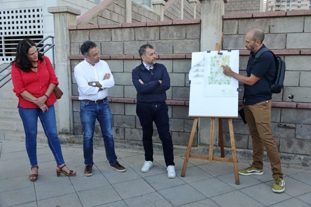 El alcalde del Ayuntamiento de Santa Cruz de Tenerife José Manuel Bermúdez se reúne con vecinos de Cabo Llanos