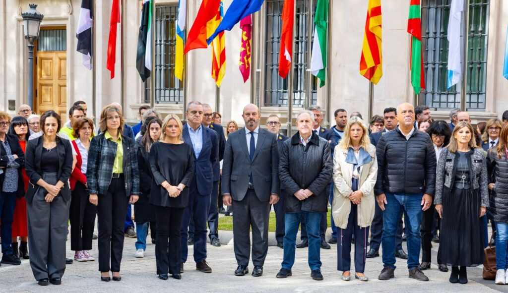 El Senado guarda un minuto de silencio por las víctimas de la DANA