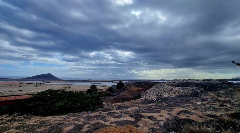 Disminuye la lluvia en Canarias y la DANA azota La Península con graves consecuencias