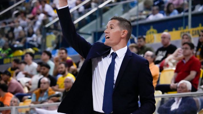 El entrenador del Dreamland Gran Canaria durante el partido contra Ulm