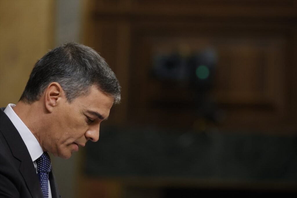 El presidente del Gobierno, Pedro Sánchez, durante una sesión de control al Gobierno, en el Congreso de los Diputados, a 9 de octubre de 2024, en Madrid (España). Durante la sesión de control, el presidente del Gobierno ha hablado sobre la política migratoria del Ejecutivo.