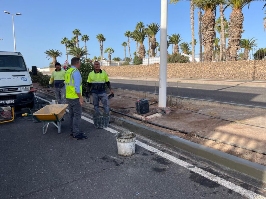 El Cabildo de Lanzarote cierra  el primer tramo de acceso a Playa Blanca desde este domingo