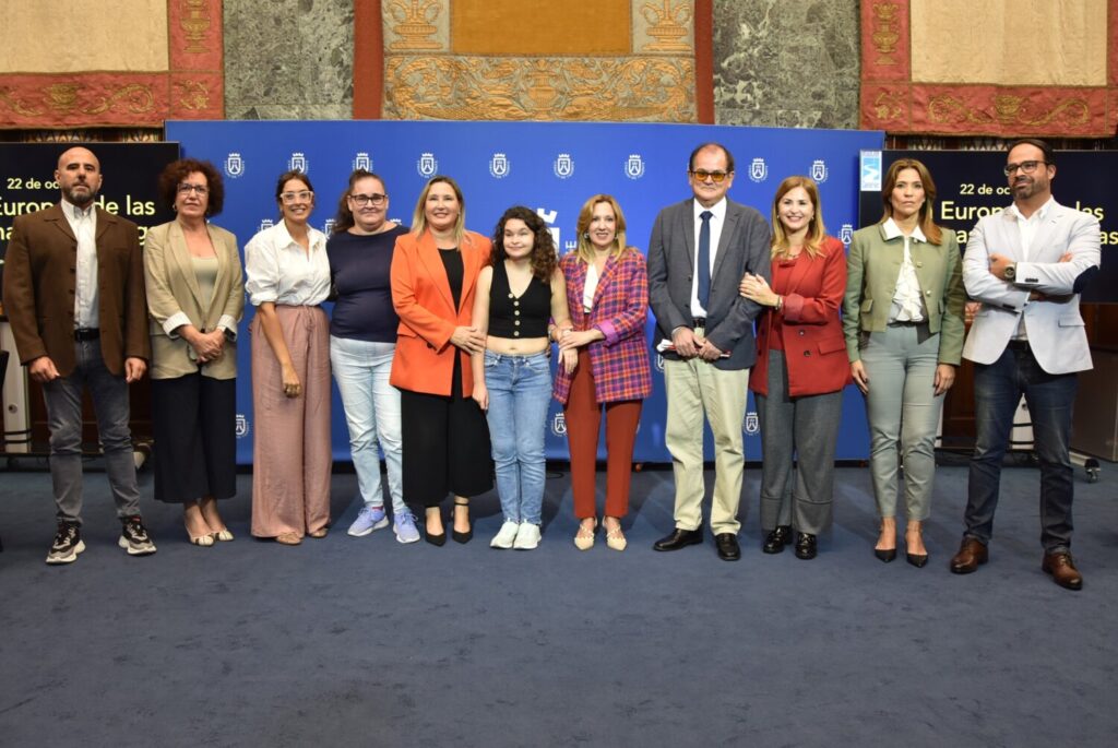 Día de las Personas con Sordoceguera: "Ayúdennos a vivir". Foto de la lectura del Manifiesto de Asocide Canarias por el Día Europeo de las Personas Sordociegas/ Cabildo de Tenerife.