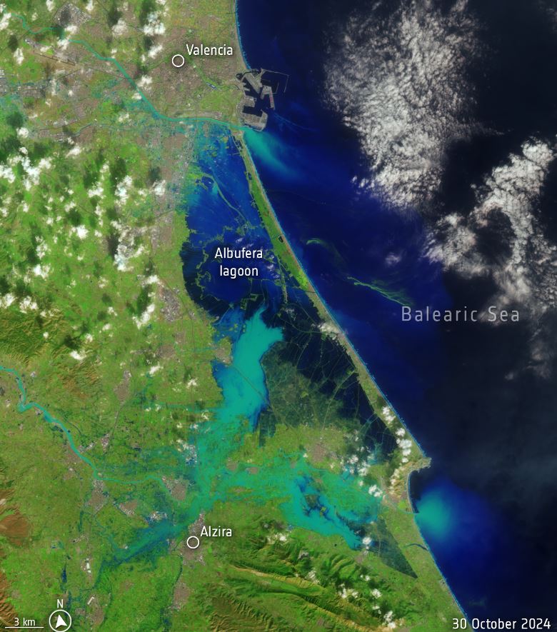 mágenes del satélite estadounidense Landsat-8 ilustran la magnitud del desastre, con imágenes del 8/10 y del 30/10 que muestran la dramática transformación del paisaje