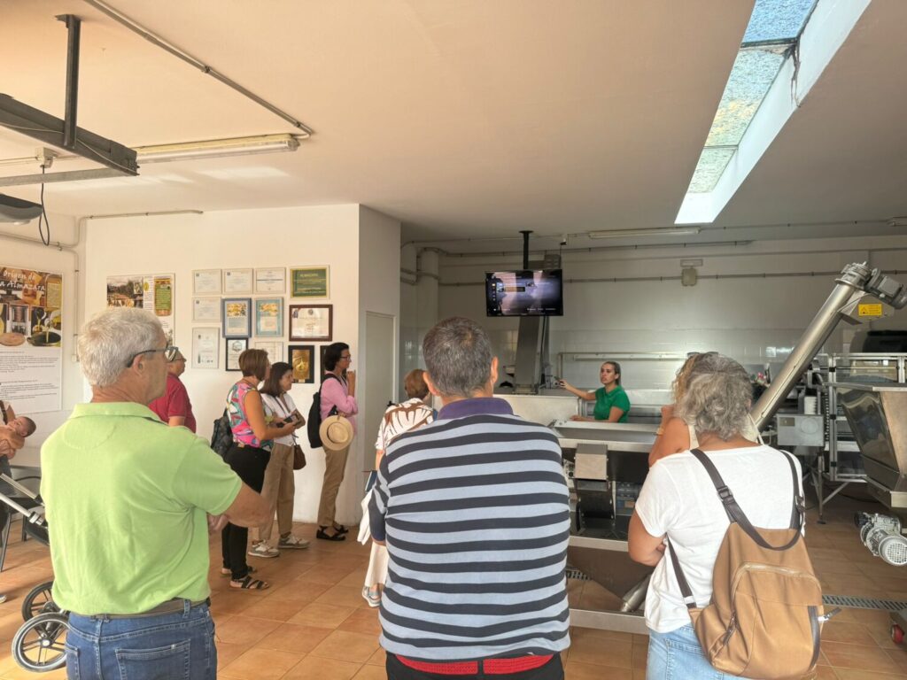 Día de la Mujer Rural. Canarias homenajea a las mujeres rurales. Imagen de la visita a la Finca de los Olivos/ Ayuntamiento de Telde