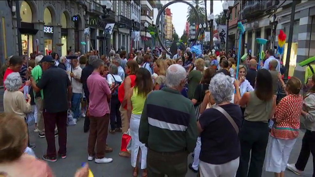 Vecinos de Triana protestan por la limpieza del grancanario barrio