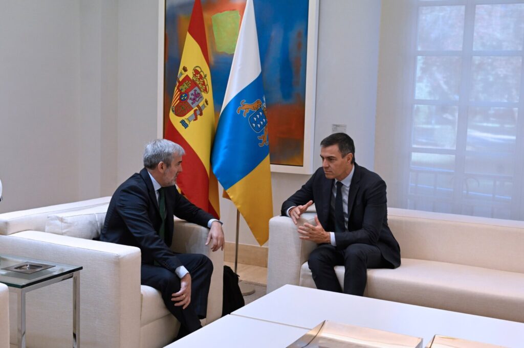 El presidente canaria, Fernando Clavijo, reunido con el presidente del Gobierno, Pedro Sánchez. Imagen Presidencia del Gobierno