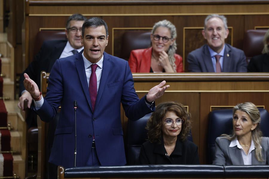 Pedro Sánchez, presidente del Gobierno, en la sesión de control del Congreso. Imagen EFE