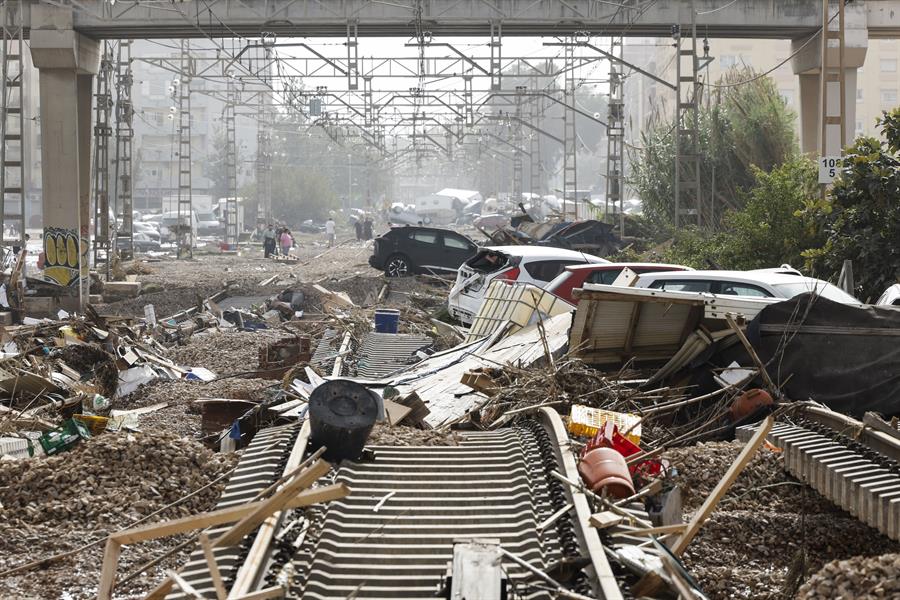 Aspecto de una de las zonas devastadas por las intensas lluvias ocasionadas por la dana que afecta especialmente el sur y el este de la península ibérica, este miércoles en Valencia. EFE/Manuel Bruque