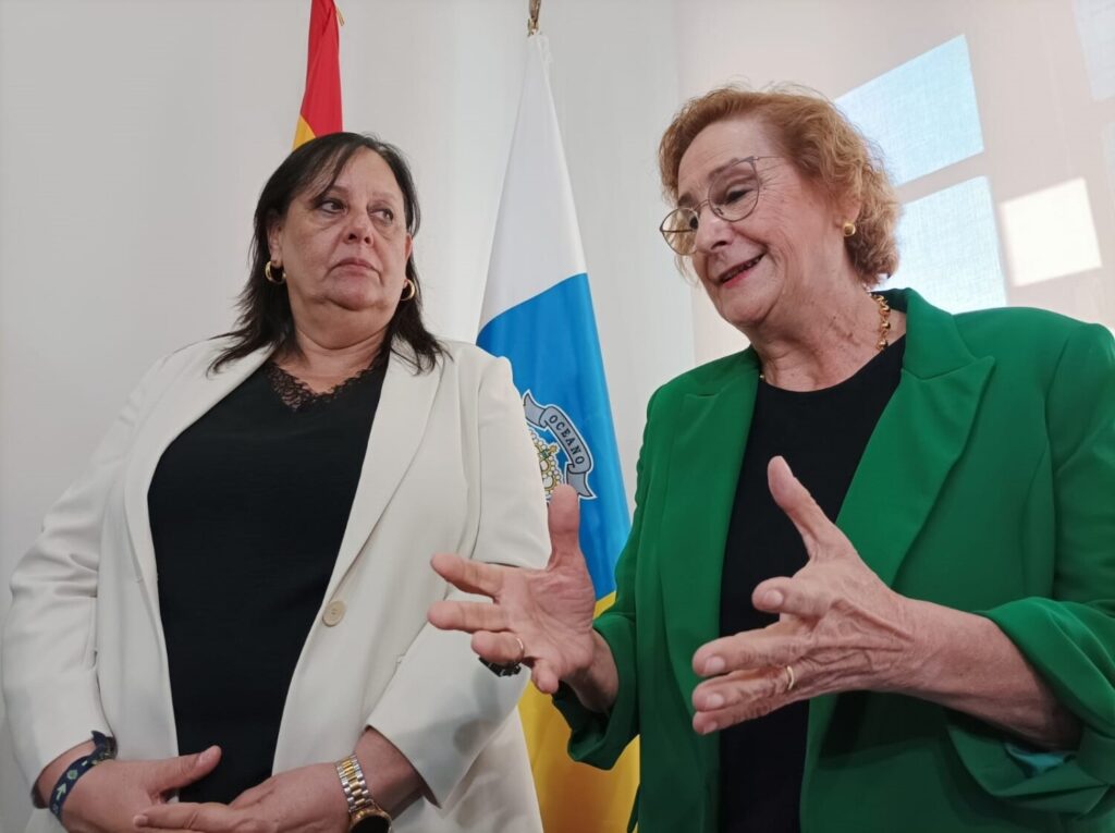 La Fiscal de la Sala de la Unidad de Menores de la Fiscalía General del Estado, Teresa Gisbert, y la Fiscal Superior de Canarias, María Farnés Martínez / Imagen Europa Press